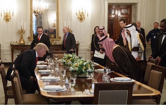 خبير إيراني: السعودية تشتري أمنها مقابل رشى تقدمها لأميركا