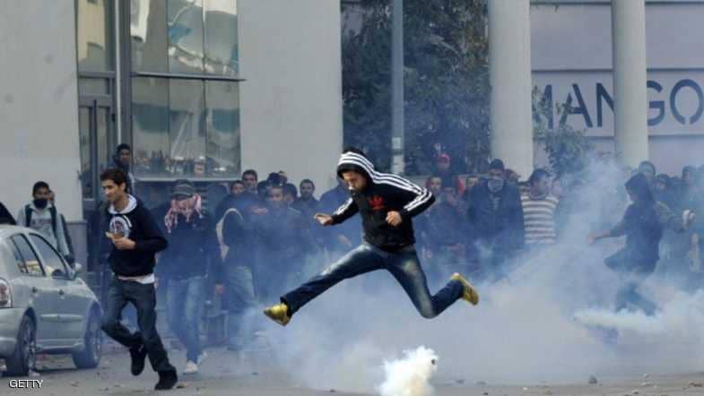 صدامات وسط تونس.. وحرق مركز شرطة