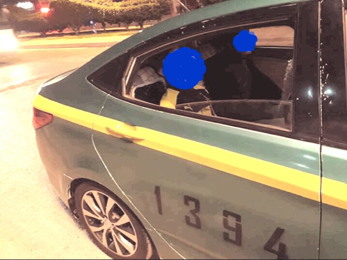 بالصور.. شرطة كربلاء تعتقل سارقين اثنين بالجرم المشهود وسط المدينة