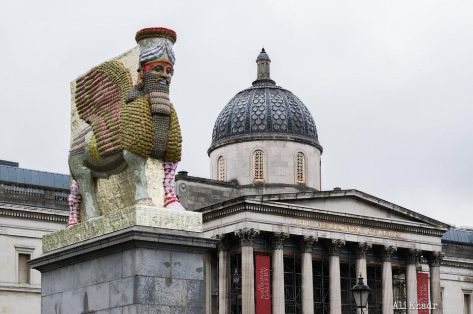 بالصور:ثور مجنح وسط لندن