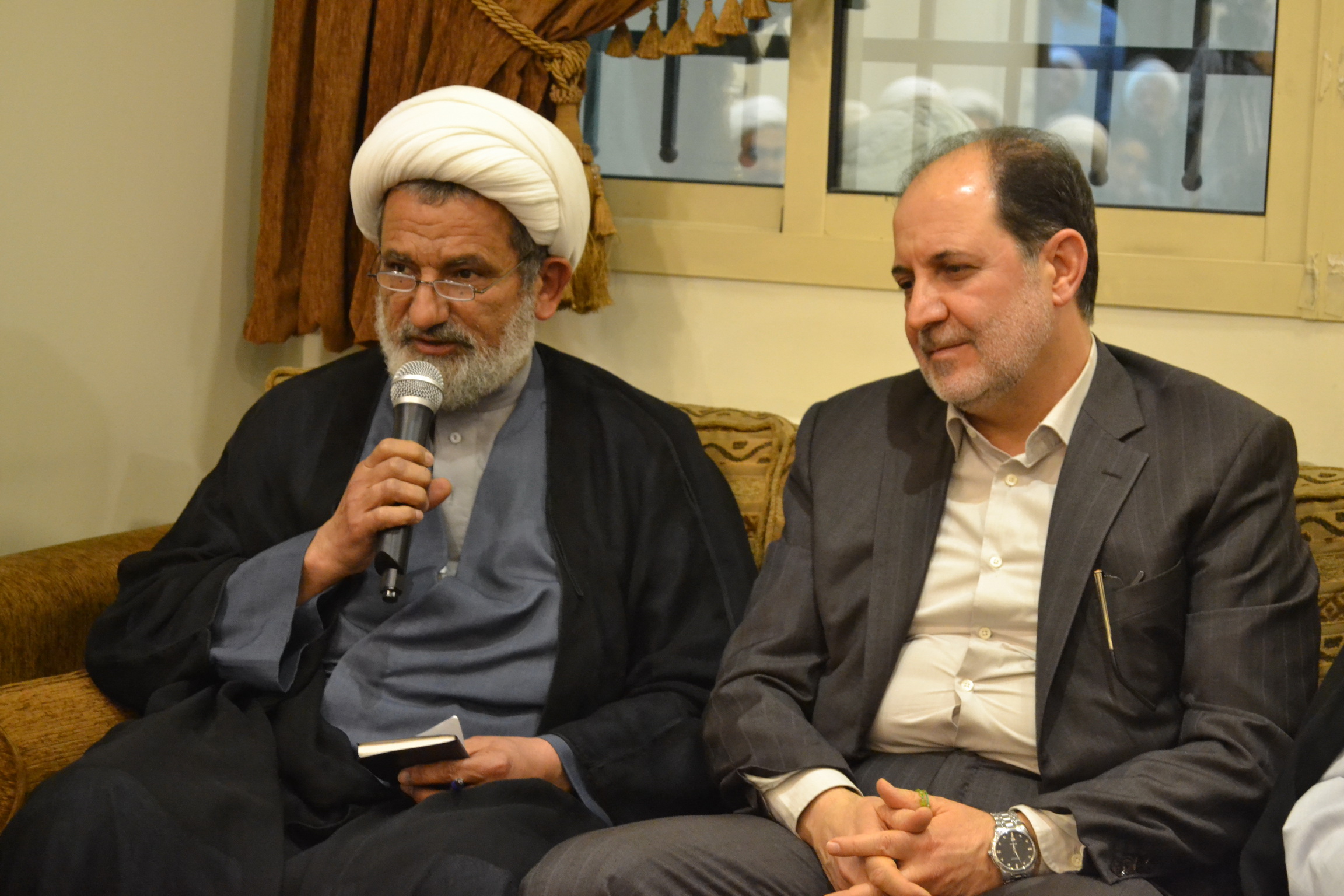 بالصور:العلماء يجتمعون في مكتب المرجع السيستاني ببيروت