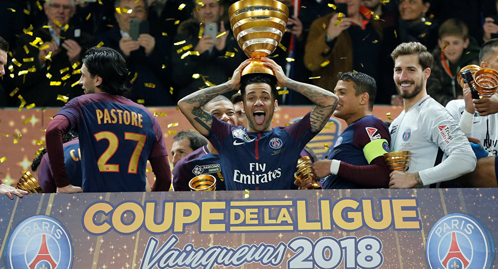 ألفيس ينفرد برقم قياسي في تاريخ كرة القدم