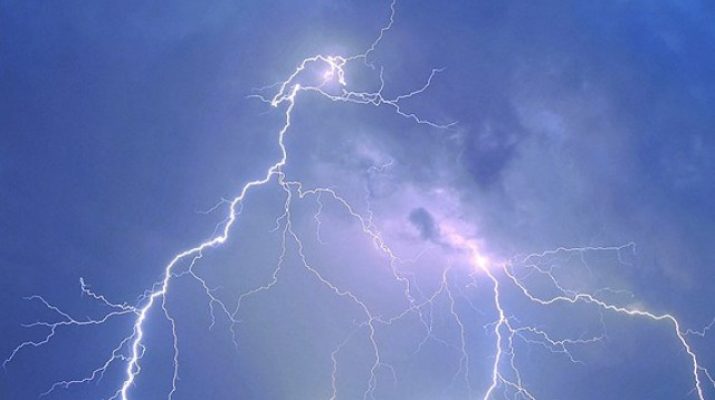 الطقس.. امطار رعدية وحالوب اليوم وغداً