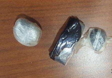 ضبط مسافرتين ايرانيتين بحوزتهن مواد مخدرة في منفذ زرباطية