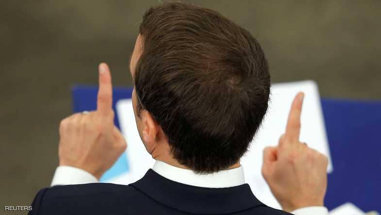 فرنسا تحذر من أجواء "حرب أهلية" في أوروبا