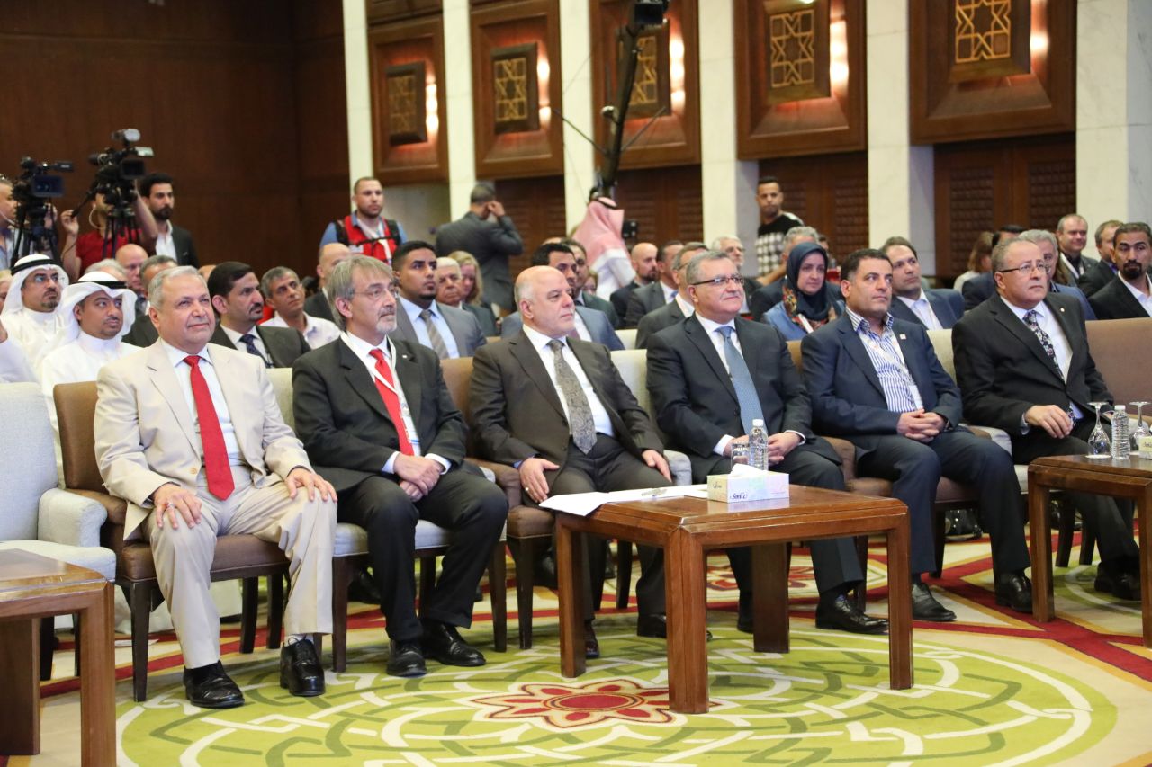 العبادي: نواصل الخطى لاعادة النازحين لديارهم ومنع داعش من إحداث تغيير ديموغرافي