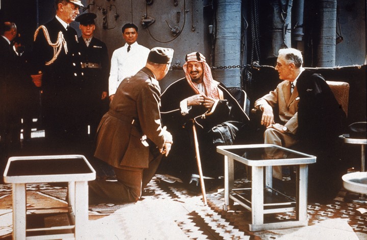 قطر تنشر وثائق مثيرة عن الملك عبد العزيز والرياض تعلق