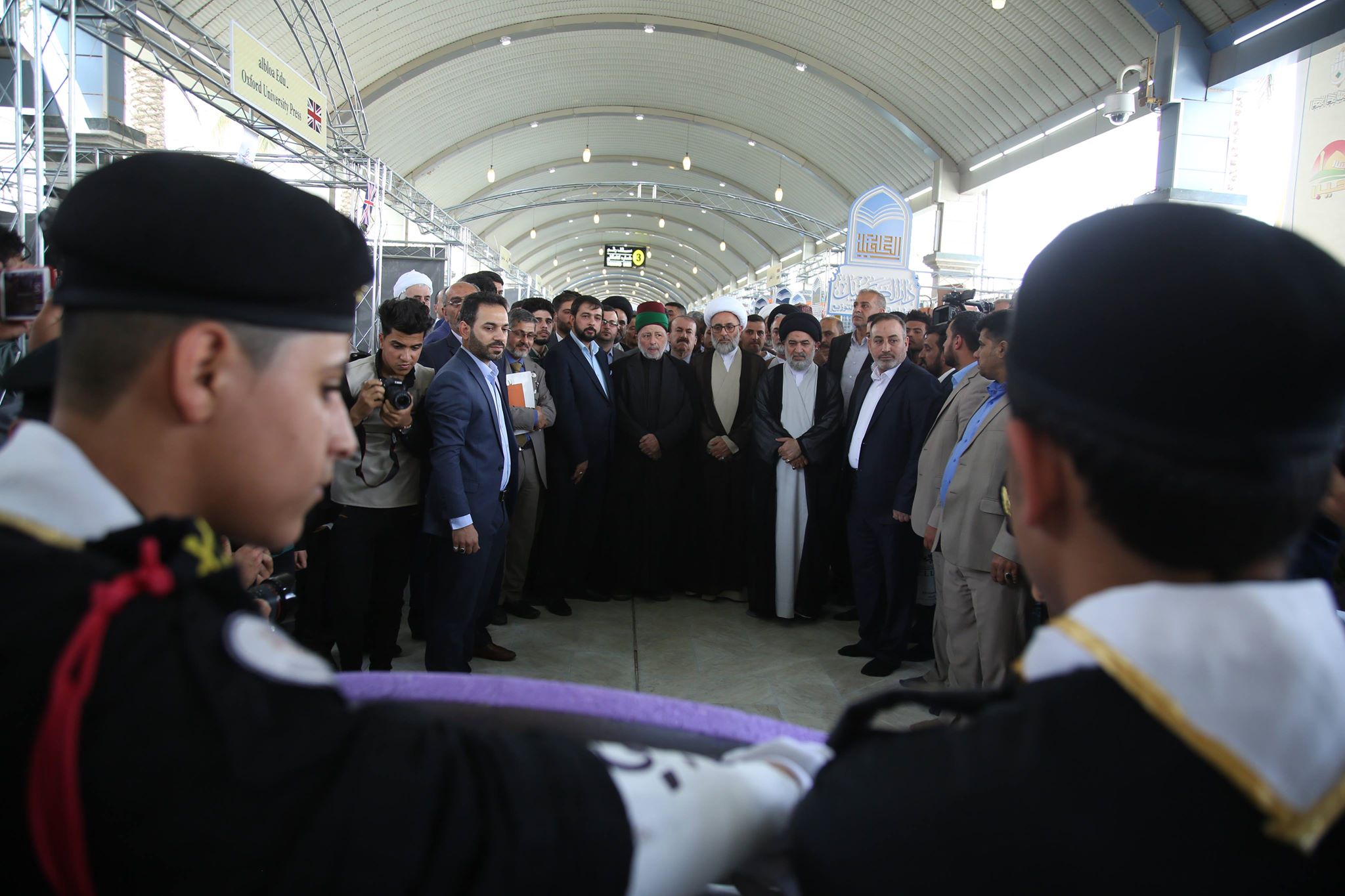 افتتاح معرض للكتاب بمشاركة (133) دار نشر من سبع دول عربية واجنبية في منطقة بين الحرمين وسط كربلاء