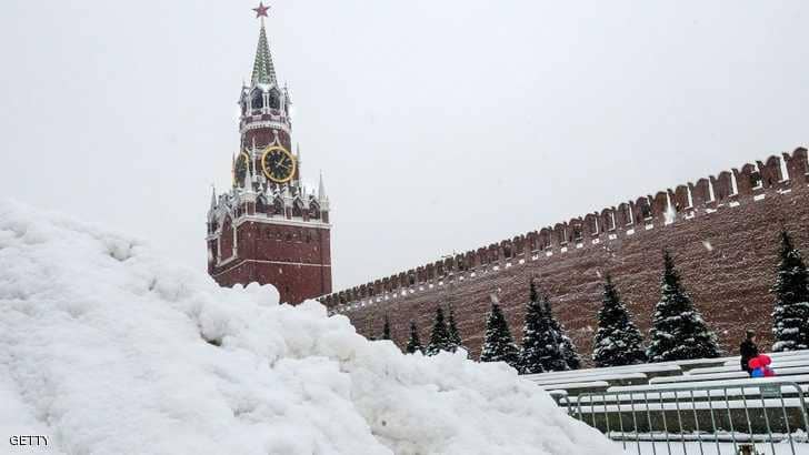 "عاصفة موسكو" تقتل وتصيب وتعطل المطارات