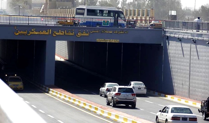 انهيار السياج الحديدي لنفق العسكريين في النجف بسبب الدعايات