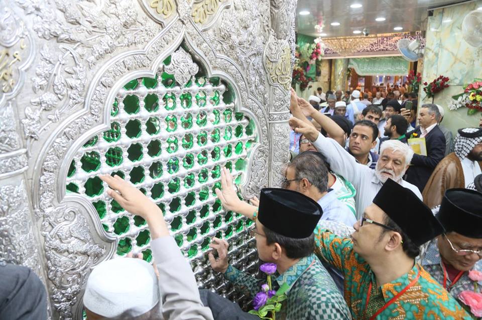 بالصور:وفود اجنبية وعربية في مرقد الامام الحسين عليه السلام