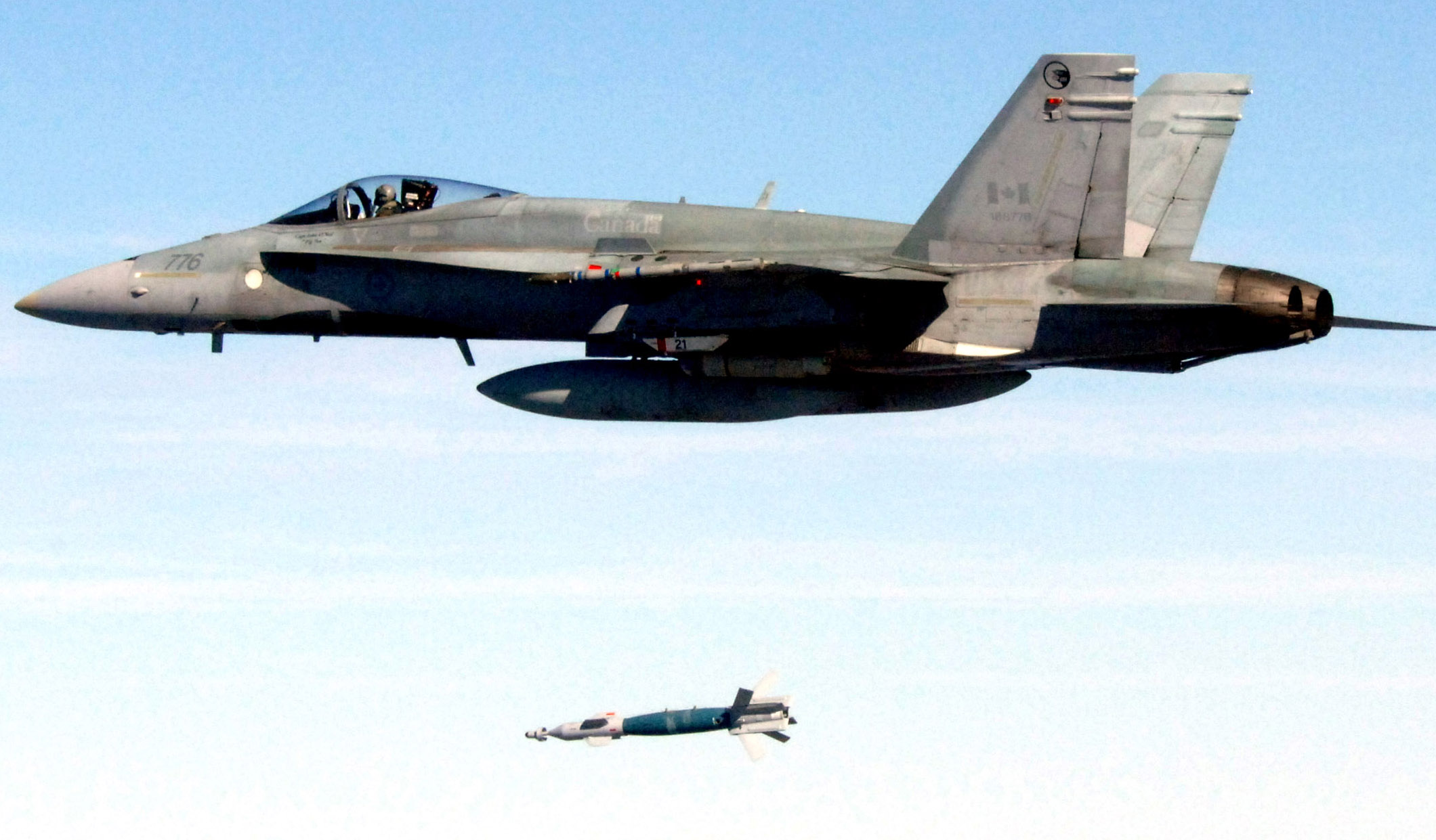 طائرات عراقية تقصف "داعش" داخل الاراضي السورية