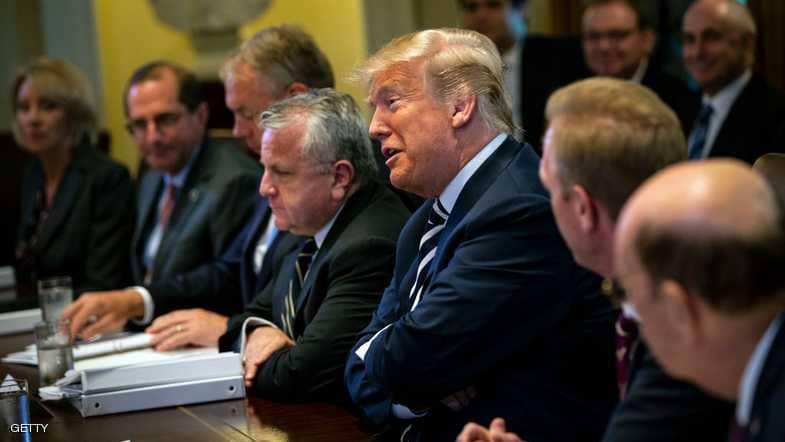 ترامب يدافع عن قراره.. وماكرون يدعو لاتفاق نووي جديد