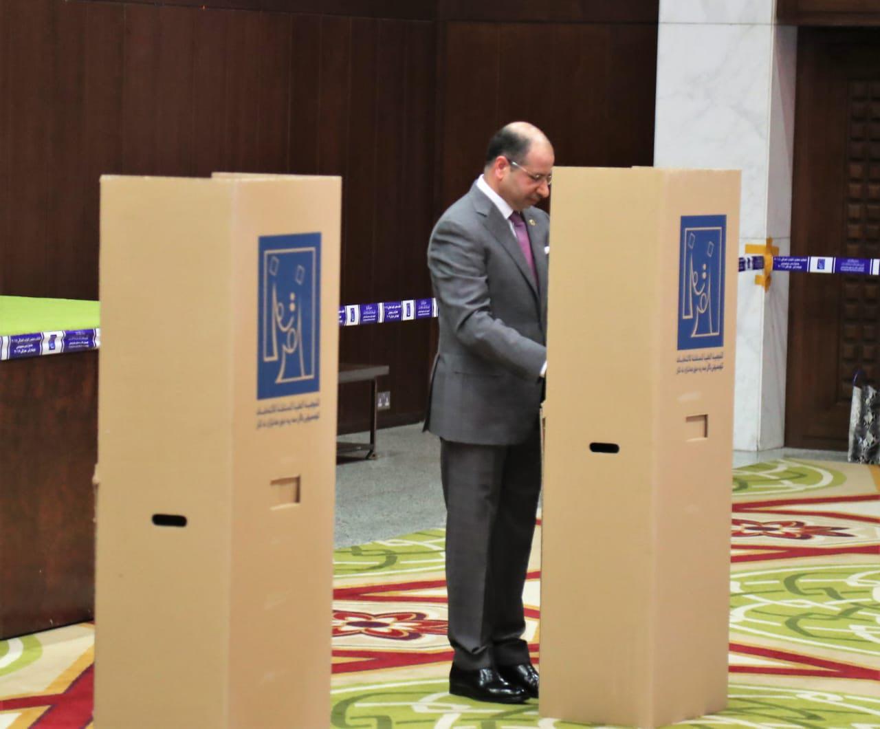 الجبوري بعد الادلاء بصوته: ندعو مفوضية الانتخابات الى ان تكون حيادية