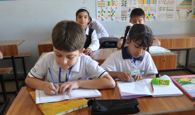 اكثر من 700 ألف تلميذ يؤدون الامتحانات النهائية لمرحلة السادس الابتدائي يوم غد الخميس   