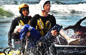 طفل يعود إلى الحياة بعد 25 دقيقة تحت الماء