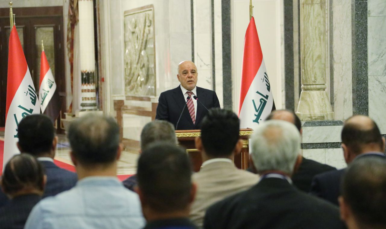 العبادي يدعو الكتل للالتزام بجدول تشكيل الحكومة ويؤكد وجود تطابق مع سائرون (فيديو)