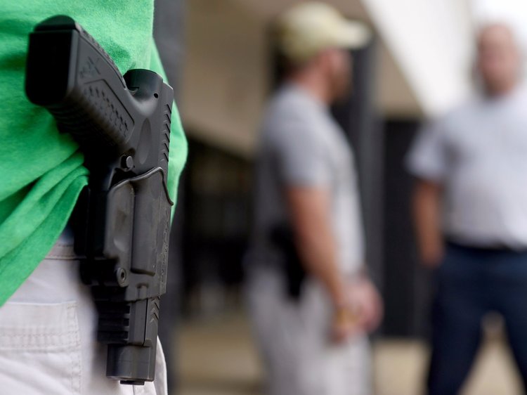 محافظ النجف يوجه بمنع إظهار السلاح بالزي المدني