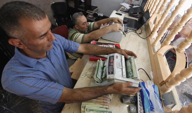 ارتفاع سعر صرف الدولار امام الدينار العراقي في الاسواق المحلية