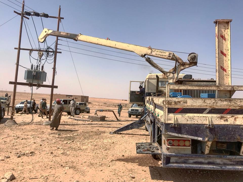 بالصور:الحشد الشعبي يلقي القبض على ثلاث اشخاص يسرقون محولات الكهرباء بالقائم