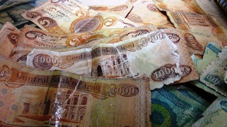 المركزي يلزم المصارف باستبدال العملة التالفة دون عمولات