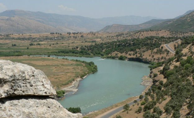 ايران تقطع تدفق مياه الزاب الصغير عن اقليم كردستان وتسبب ازمة بمياه الشرب