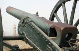 مدفع رمضان يدهس طفلاً في الإمارات لحظة الإفطار