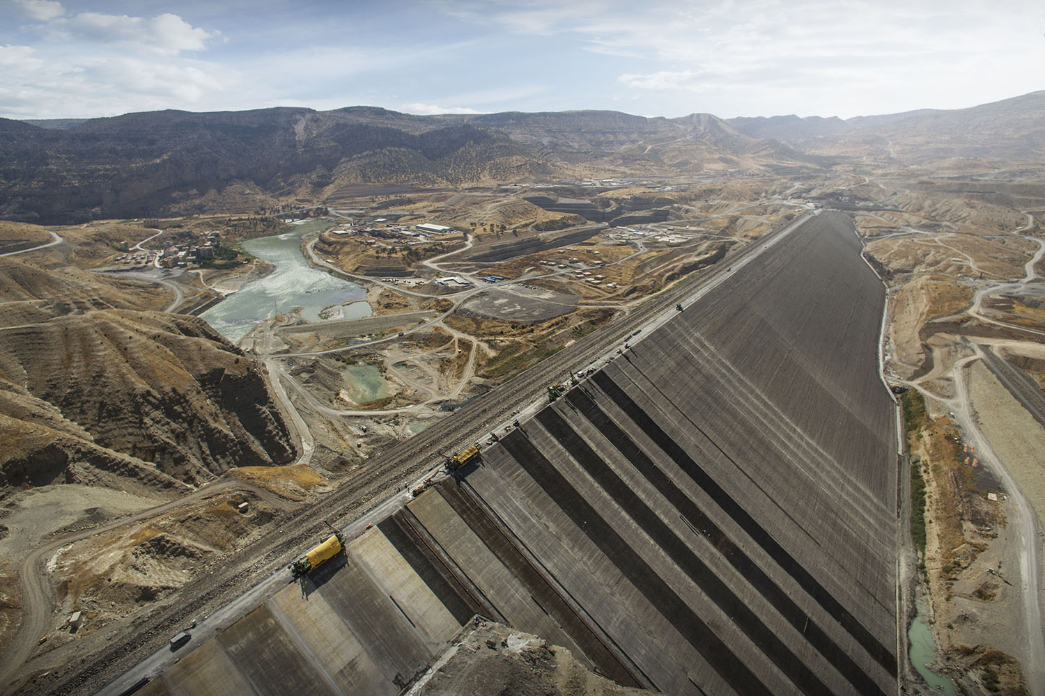 نائب يطالب بتدويل قضية قطع المياه عن العراق ويحذر من "انفجار" الشعب