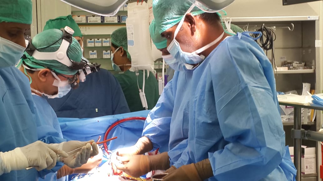 شاهد قصة رضيعة من اهالي الانبار تجري عملية كبرى في مستشفى بكربلاء