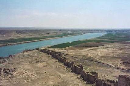 مصدر عسكري يحذر من بناء قاعدة امريكية بين الحدود السورية العراقية وسط مخاوف من ادخال 250 ارهابي للاراضي العراقية