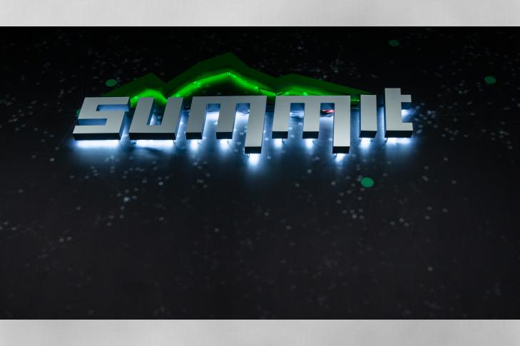 بحجم ملعبي تنس.. إمكانات "مهولة" لأسرع كمبيوتر في العالم (صور)