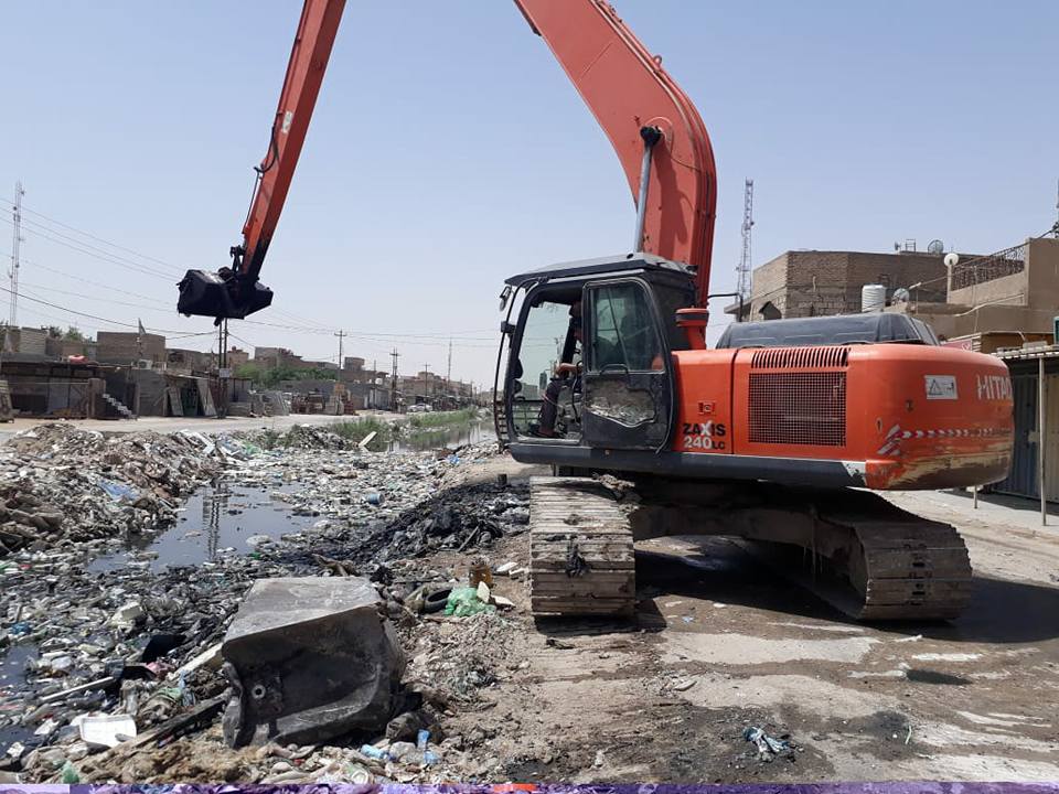 بالفيديو.. المباشرة بتنظيف مبزل الجاير المثير للجدل