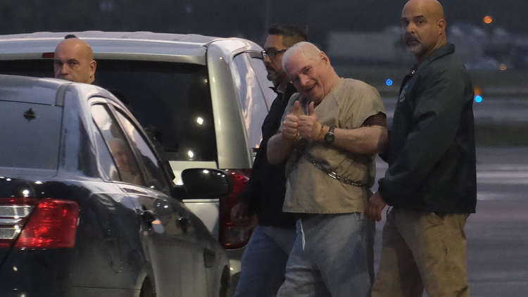 الولايات المتحدة تسلم رئيس دولة لبلاده مكبل اليدين