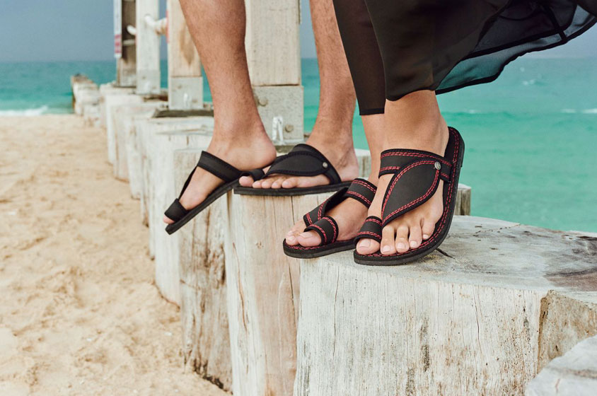 المشي بالنعال الصيفية.. خطر داهم