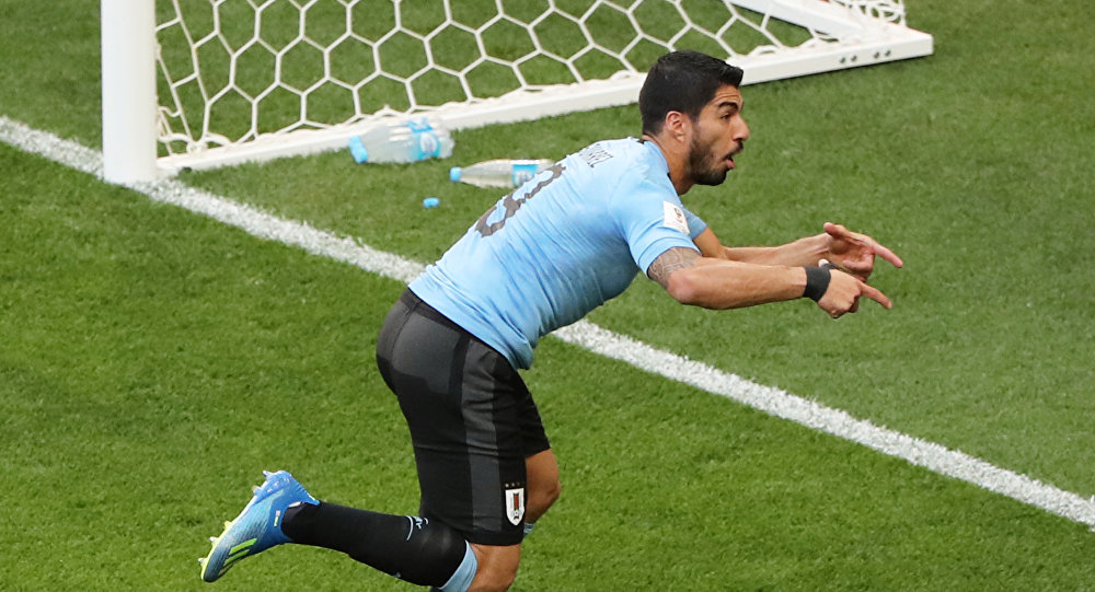 بعد جدل كبير.. سواريز يوضح قصده من طريقة الاحتفال بهدفه في السعودية