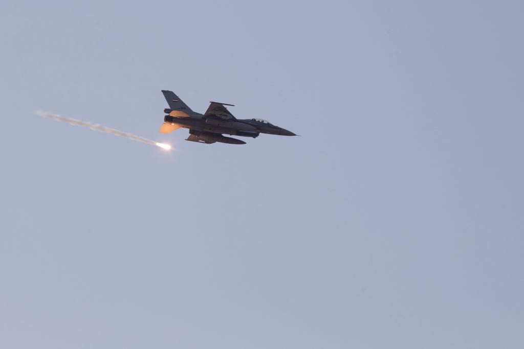 طائرات أف 16 العراقية تستهدف اجتماعاً لقيادات "داعش" داخل سوريا وتقتل 45 "إرهابياً"