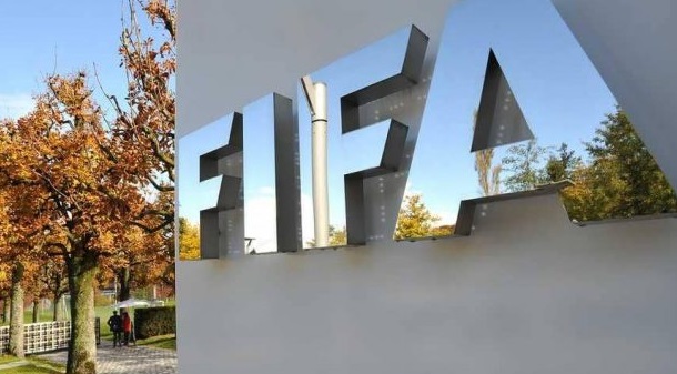 غرامة 100 ألف دولار.. الفيفا يؤدب الإتحاد المصري لكرة القدم