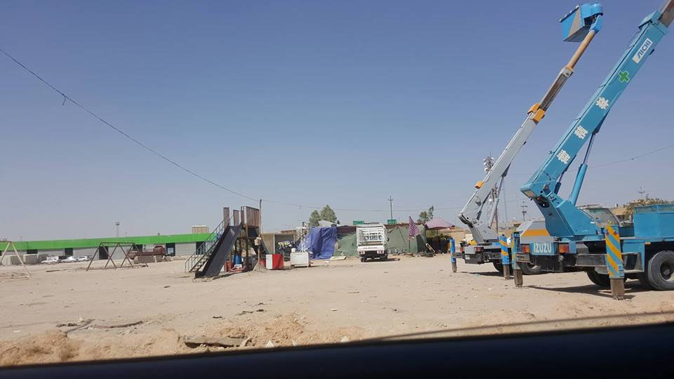 بالصور:حديقة عامة تتحول الى مرآب للاليات الثقيلة ومكب للنفايات وسط كربلاء