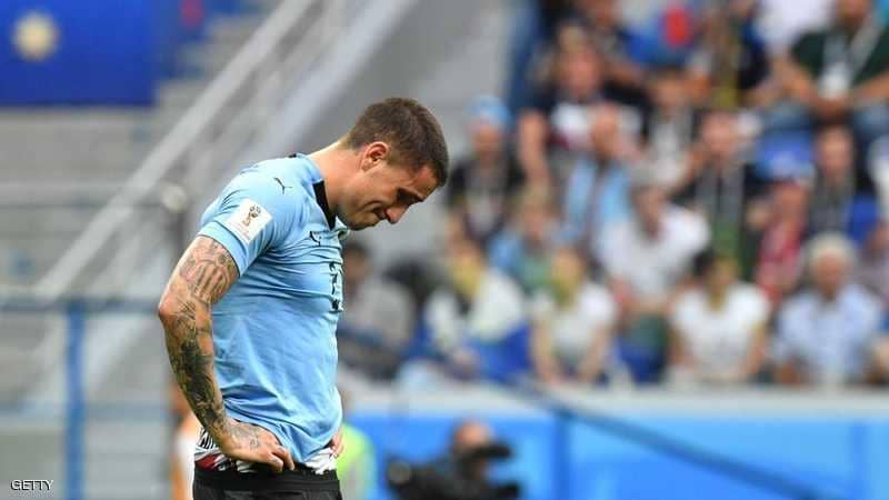 مدافع أوروغواي "ينهار".. ويثير الجدل في المونديال