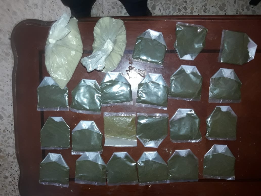 بالصورة.. اعتقال مسافرين حاولا ادخال "كيلو غرام" من المخدرات عبر منفذ حدودي مع ايران