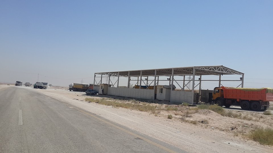 بالصور:متنفذون في كربلاء يعيدون العمل بميزان الحمولة الاهلي لاستحصال جبايات من اصحاب سيارات الحمل