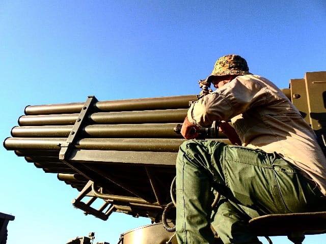 مدفعية الحشد الشعبي تقتل (١٥) إرهابيا وتدمر (٣) مضافات على الحدود العراقية السورية