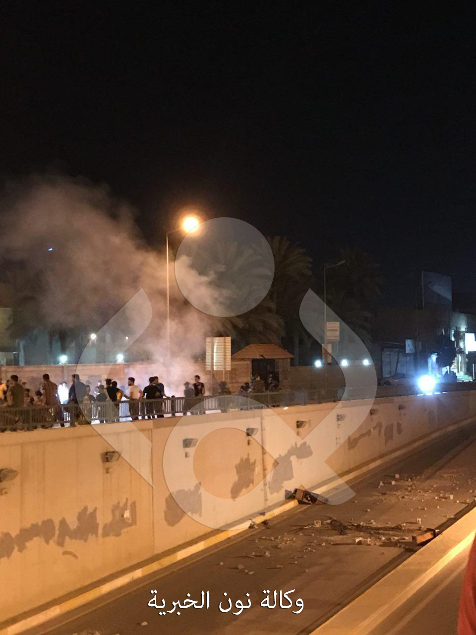 شاهد كيف تعاملت قوات الامن مع المتظاهرين في كربلاء (فيديو)