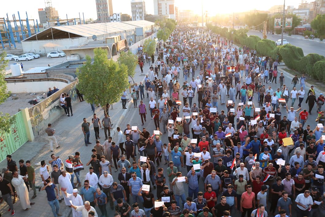 بالصور :تظاهرات كربلاء السلمية نموذج عملي للمطالبة بالخدمات المفقودة