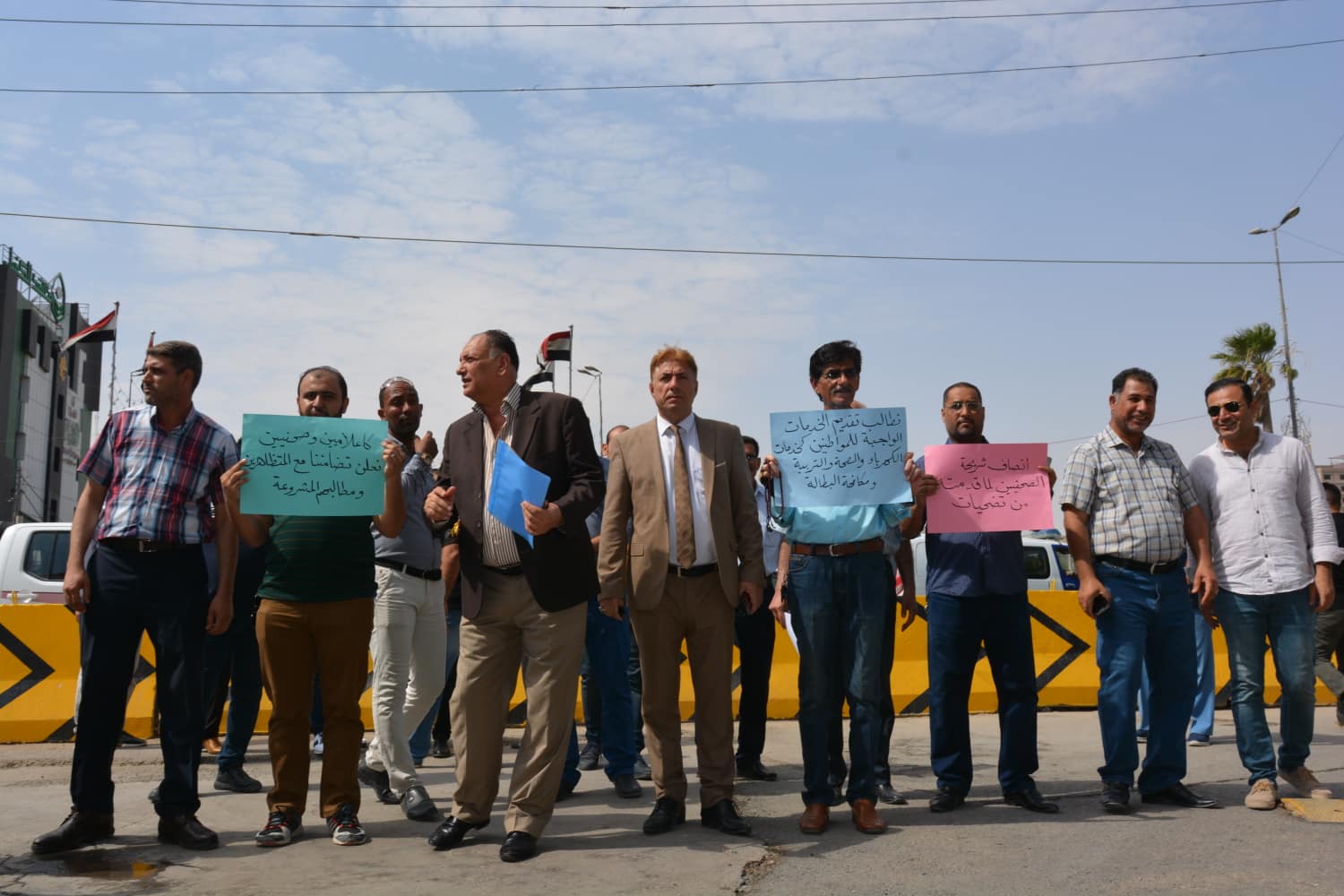 صحفيو كربلاء يقفون متظامنين مع المتضاهرين ويقدمون 11 مطالبا للحكومة المحلية