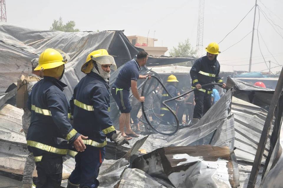 بالصور:حريق يلتهم سوق لبيع الملابس والخضار في واسط