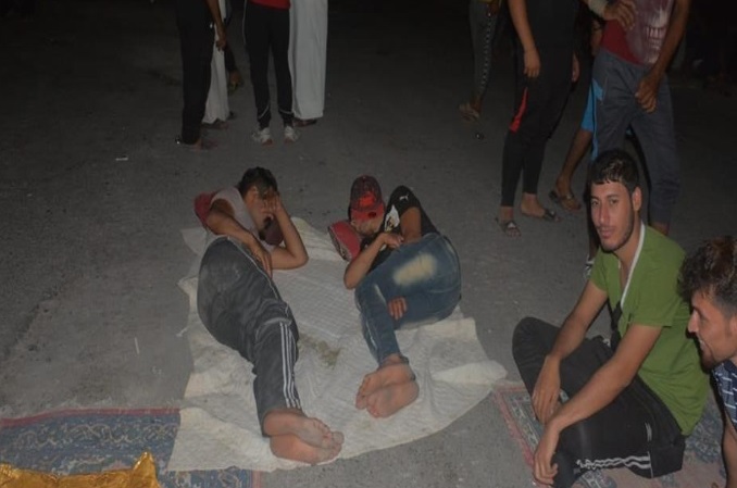 بالصور.. العشرات يعتصمون امام حقل غرب القرنة النفطي في البصرة