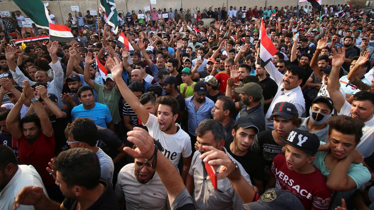 محتجو البصرة يهددون بقطع الجسور والطرق