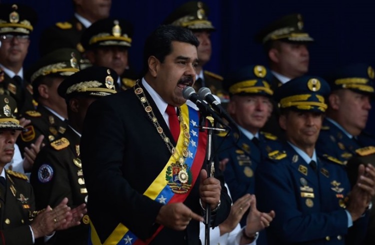 الرئيس الفنزويلي ينجو من محاولة اغتيال بطائرة مسيرة