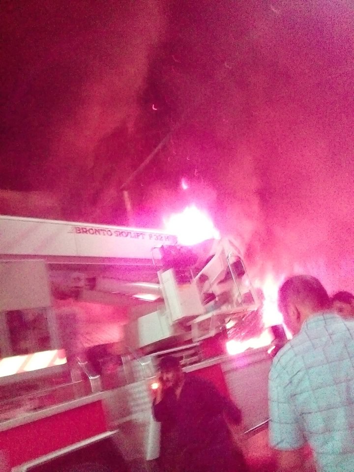 عاجل : حريق وسط شارع السدرة في مركز محاظة كربلاء (مصور)